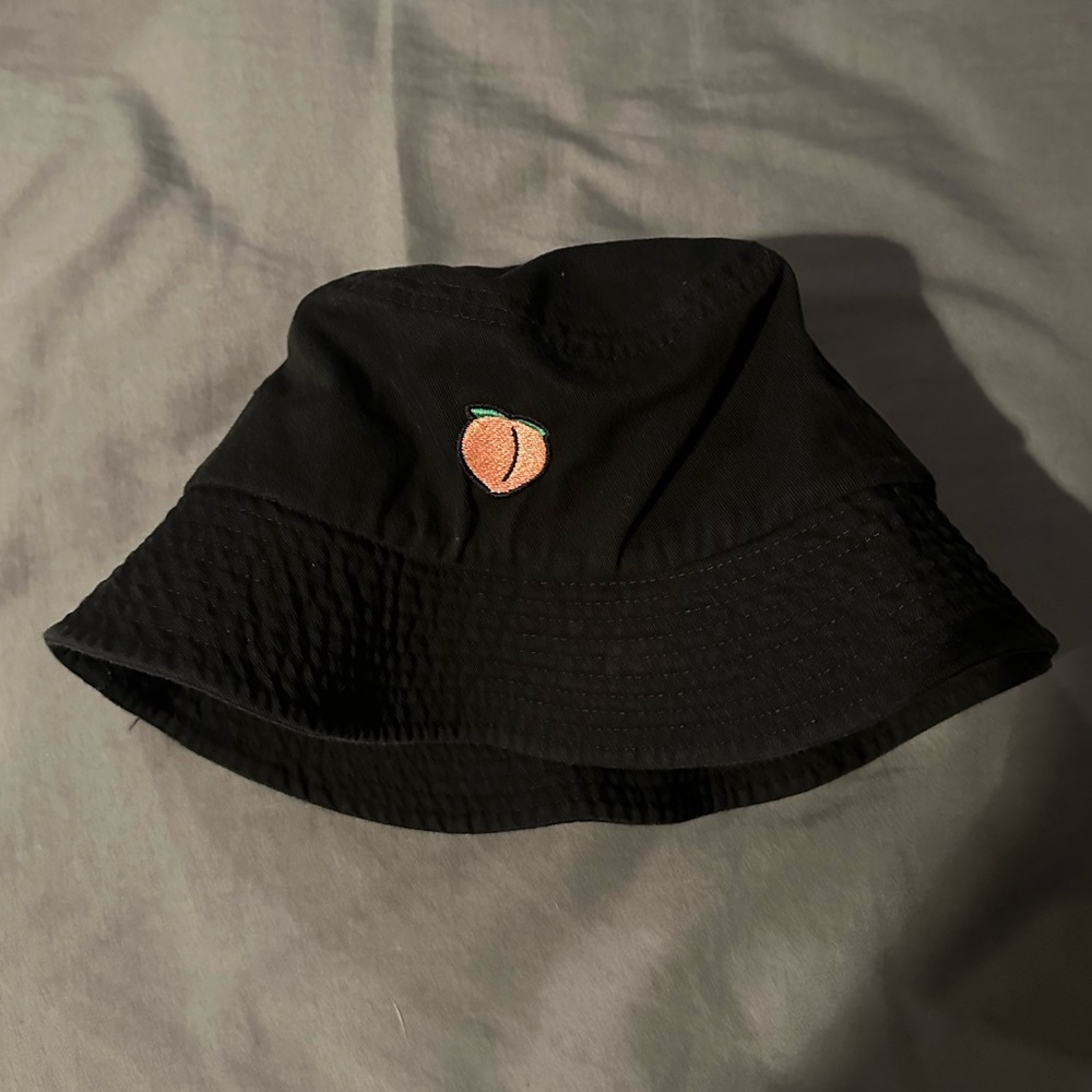 Justin Bieber peaches Justice World Tour black bucket hat